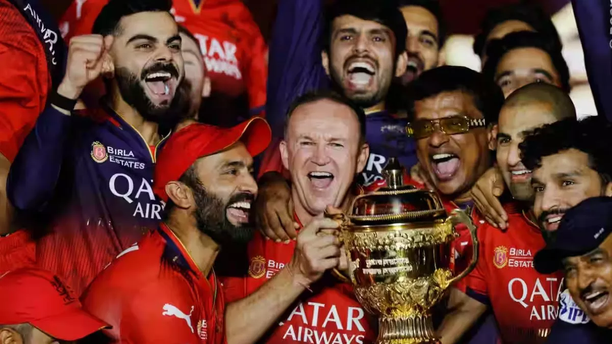 RCB Victory Parade: बेंगलुरु की सड़कों पर आरसीबी की विक्ट्री परेड आज, कब-कहां और कैसे देखें लाइव?
